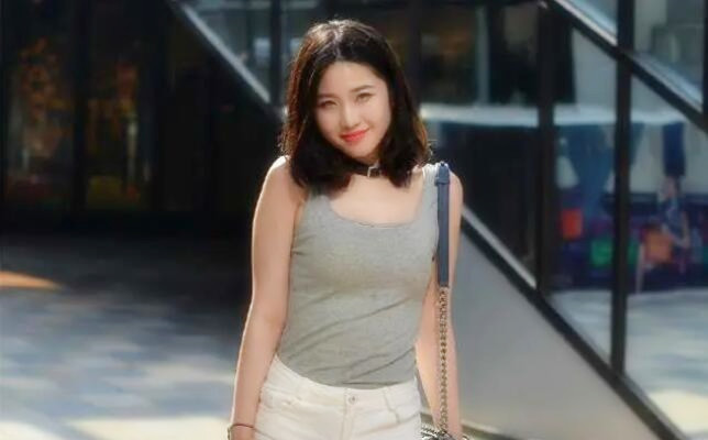 单身狗胖 哥解决生 理问 题酒 店公 寓大 学生美 女兼 职妹子有点婴 儿肥一对 车大 灯非常给力